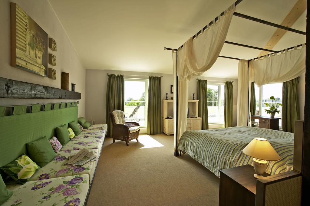 Hotel Hirschen In Freiburg-Lehen Oda fotoğraf